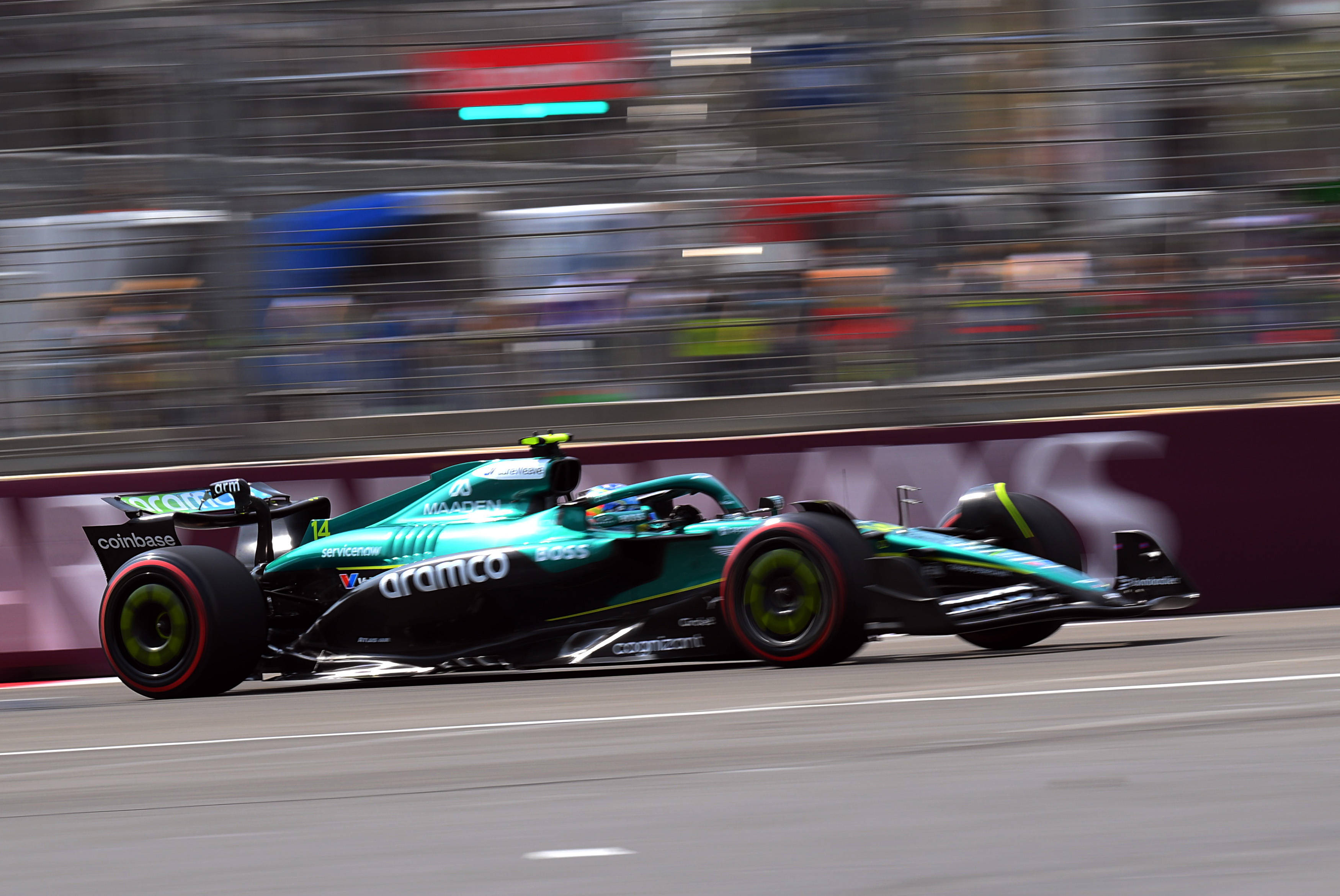 红牛二队鏖战迈凯伦，勒克莱尔状态火热