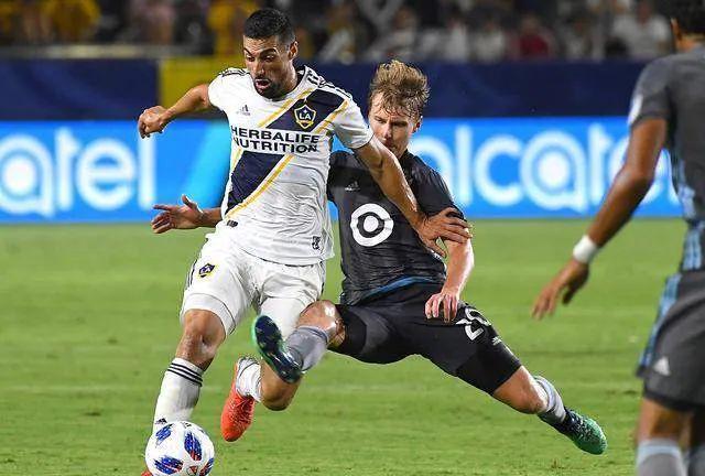 红牛二队鏖战迈凯伦，勒克莱尔状态火热