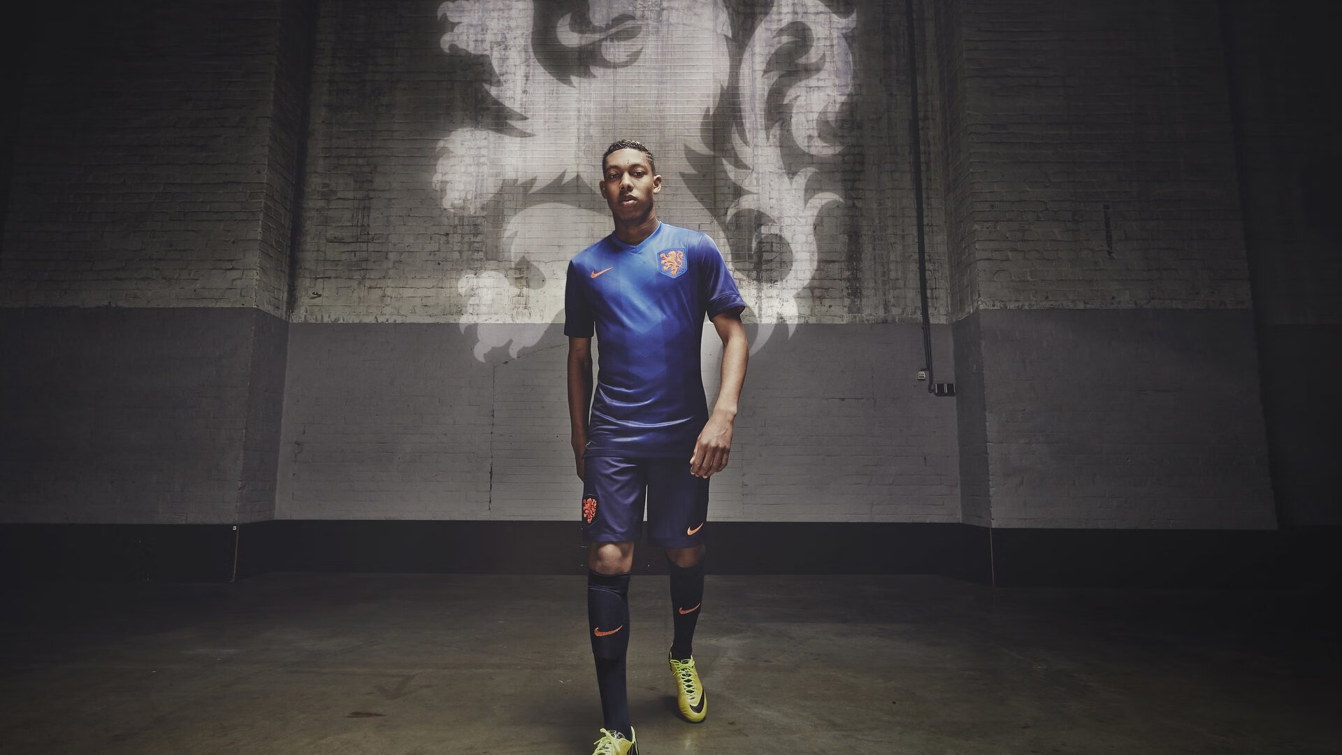 三笘薰刷新纪录,芬兰末节带走伊拉克,足球世界的平行叙事